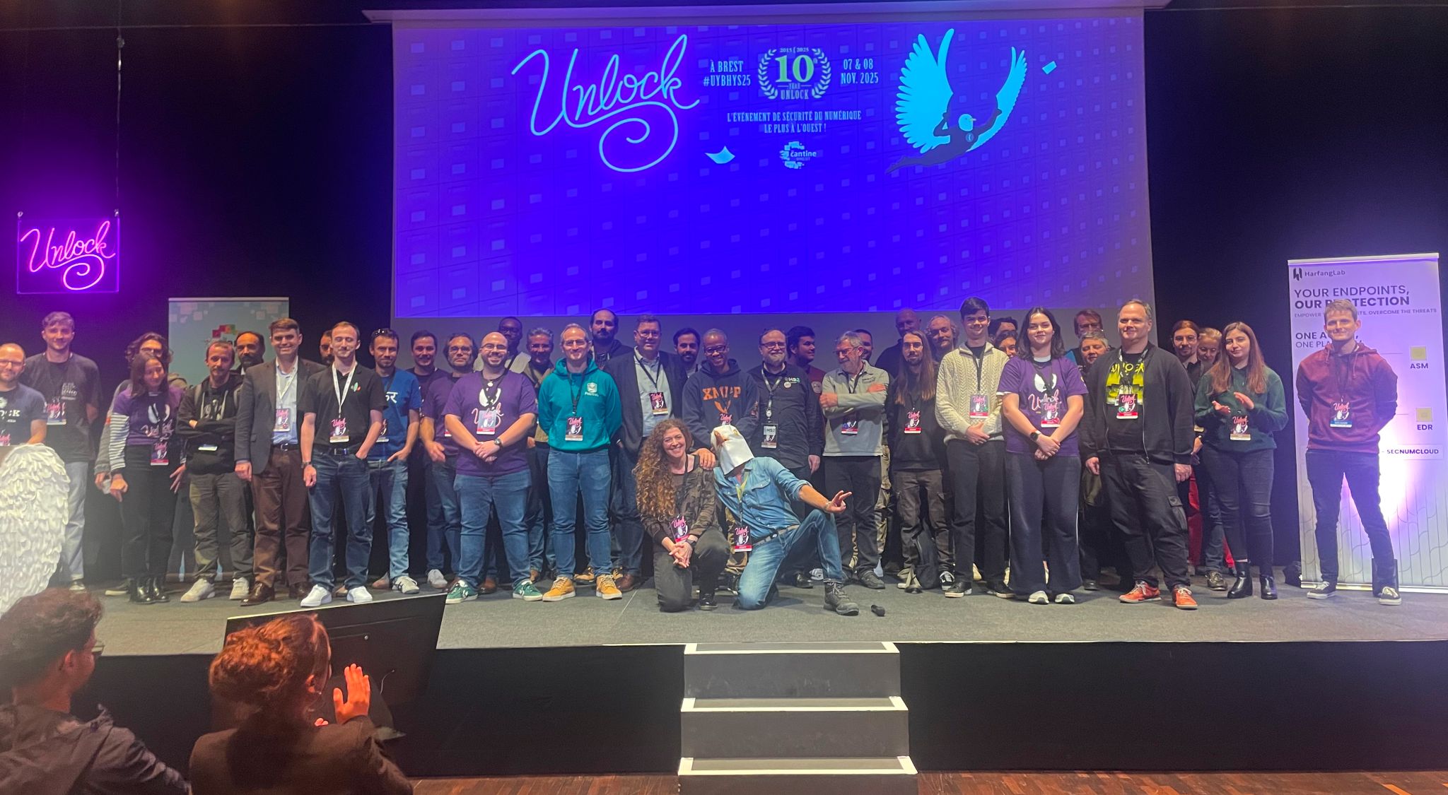 L’équipe d’organisation, les bénévoles, les speakers, les sponsors, tous réunis sur scène